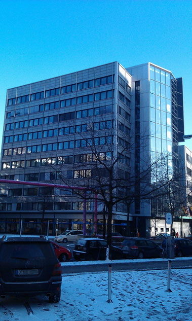 COMSOL Multiphysics GmbH, Kurfürstenstr. 84, Berlin COMSOL Multiphysics GmbH